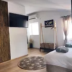 Exalto 게스트하우스 3*